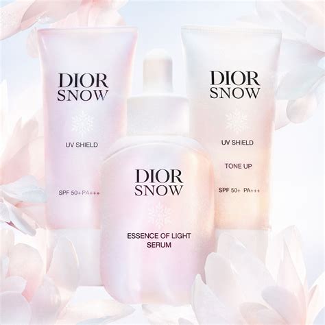 siero cristian dior snellente rassodante guance e collo|Diorsnow Essence of Light Serum – Siero schiarente viso e collo.